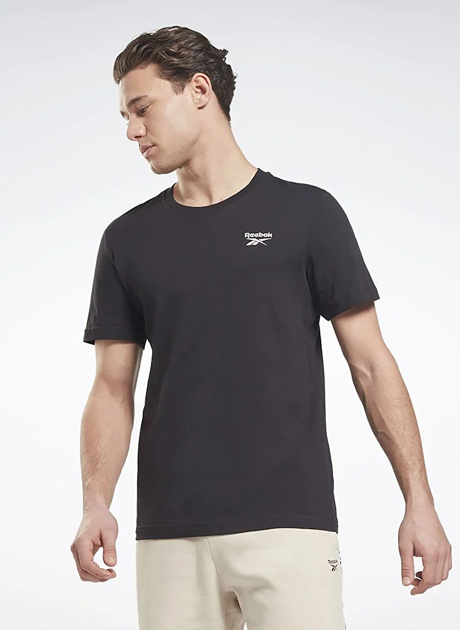 Reebok 100054973 RI Left Chest Logo Siyah Erkek Yuvarlak Yaka Normal Kalıp T-Shirt